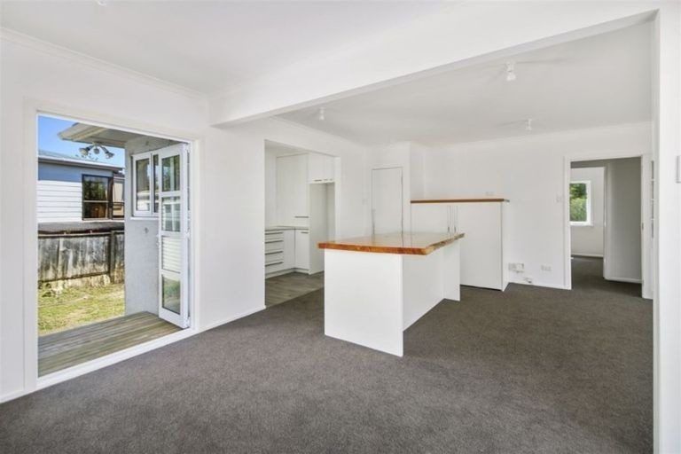 Photo of property in 1/23 View Road, Henderson, Auckland, 0612