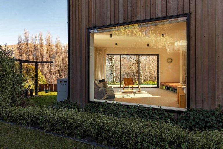 Photo of property in 9 Beacon Point Road, Wanaka, 9305