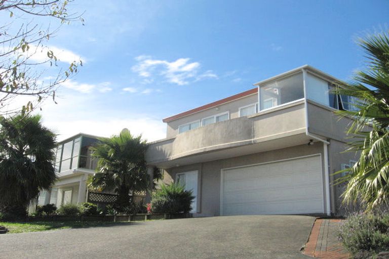 Photo of property in 2/21 Eske Place, Highland Park, Auckland, 2010