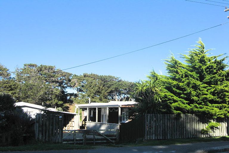 Photo of property in 619 Waitarere Beach Road, Waitarere Beach, Levin, 5510
