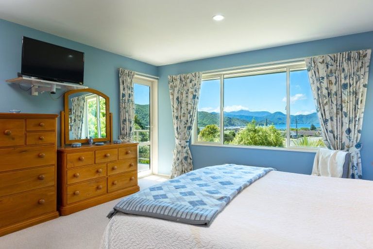 Photo of property in 34 Moana View Road, Waikawa, Picton, 7220