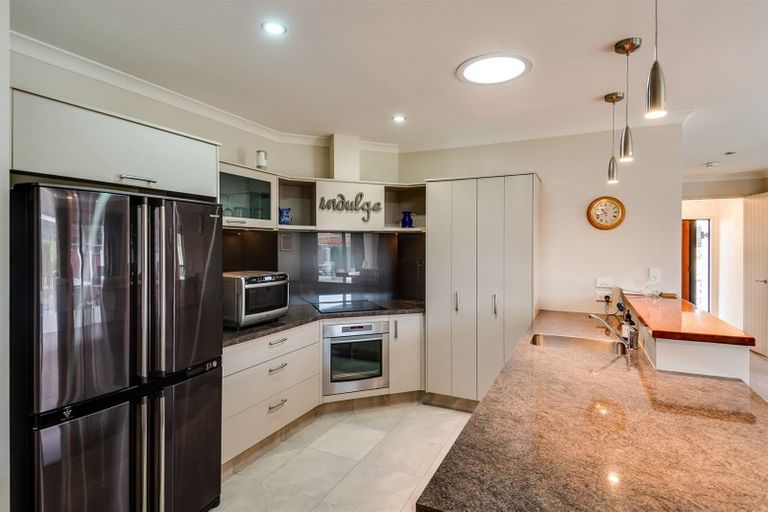 Photo of property in 28 Orotu Drive, Poraiti, Napier, 4112