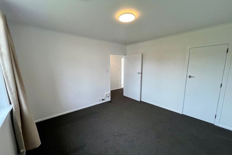Photo of property in 6 Hurley Place, Kelston, Auckland, 0602