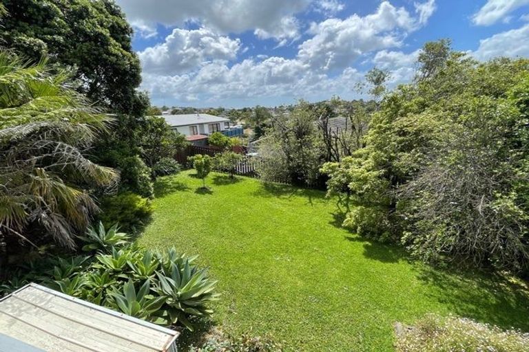 Photo of property in 17 Sumich Place, West Harbour, Auckland, 0618