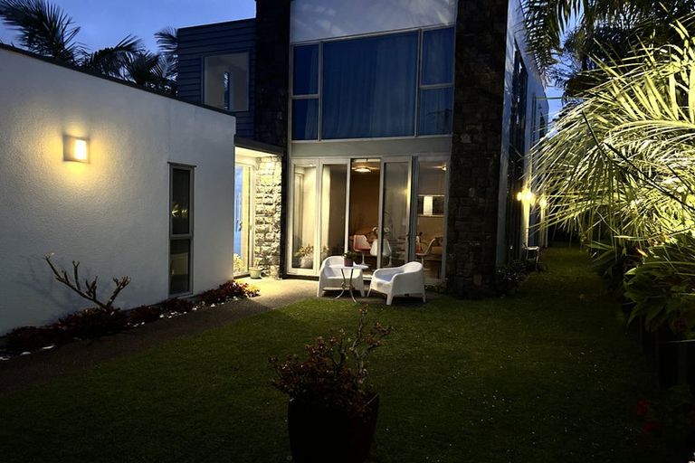 Photo of property in 7 Merani Street, Narrow Neck, Auckland, 0622