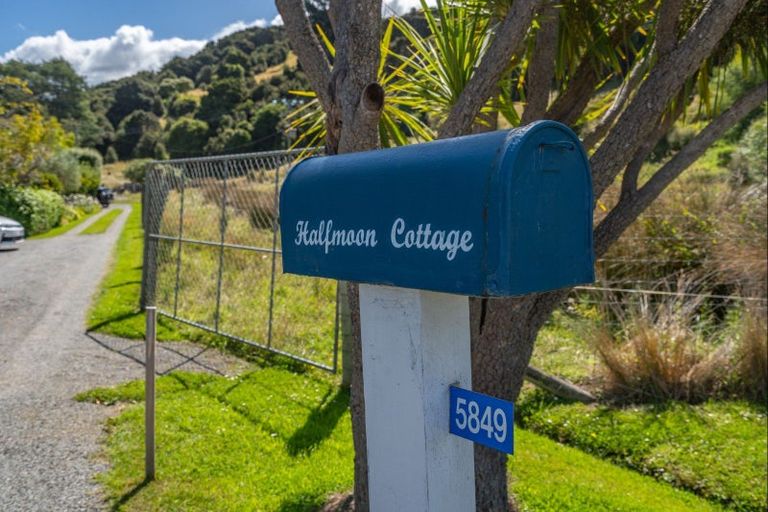 Photo of property in 5849 Christchurch Akaroa Road, Duvauchelle, Akaroa, 7582