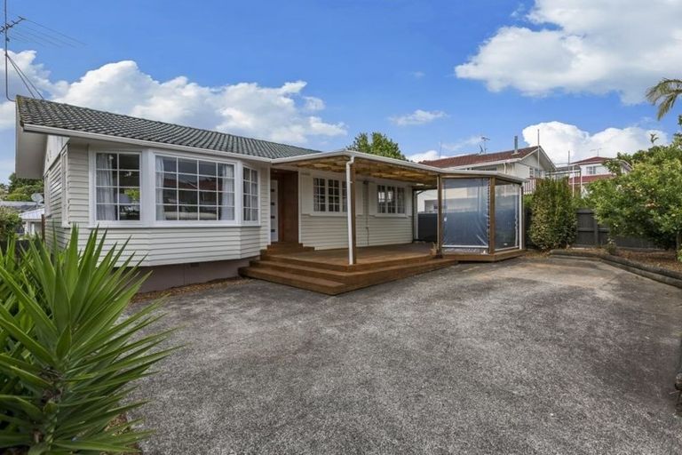 Photo of property in 1/65 Weldene Avenue, Glenfield, Auckland, 0629