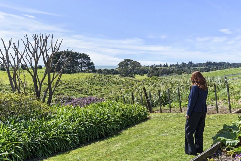 Photo of property in 9 Chatswood Grove, Fitzroy, New Plymouth, 4312