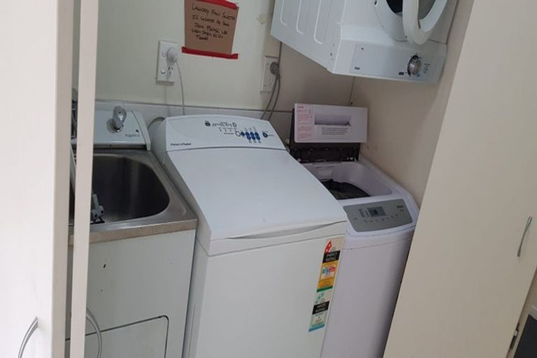 Photo of property in 8c Schnapper Rock Road, Schnapper Rock, Auckland, 0632