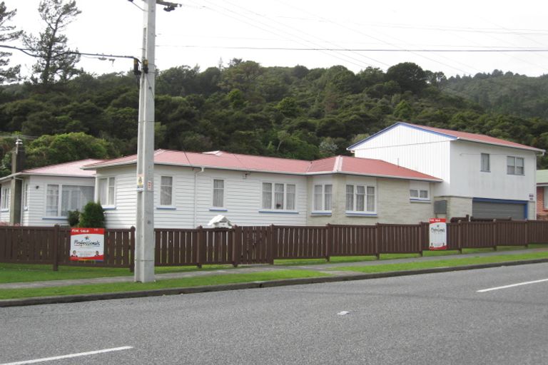Photo of property in 19 Horoeka Street, Stokes Valley, Lower Hutt, 5019