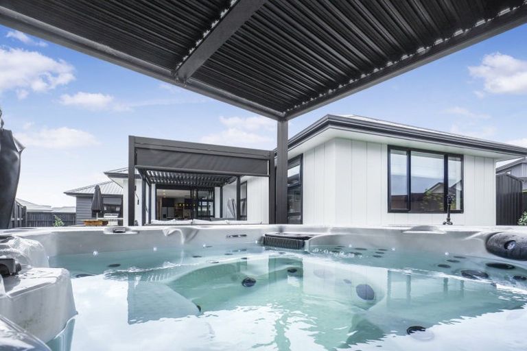 Photo of property in 13 Sydney Place, Flagstaff, Hamilton, 3210