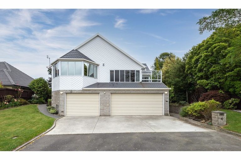 Photo of property in 4 Inglewood Place, Avonhead, Christchurch, 8042