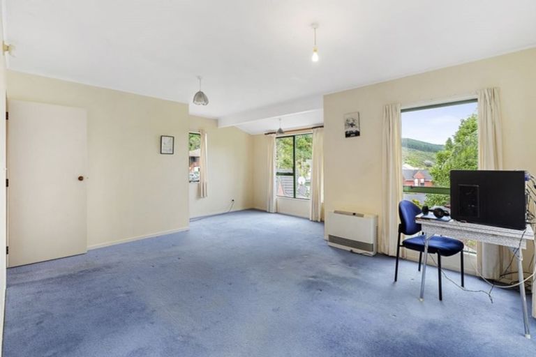 Photo of property in 5a Parsons Glen, Karori, Wellington, 6012