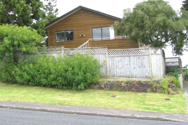 Photo of property in 2/14 Stanley Road, Glenfield, Auckland, 0629