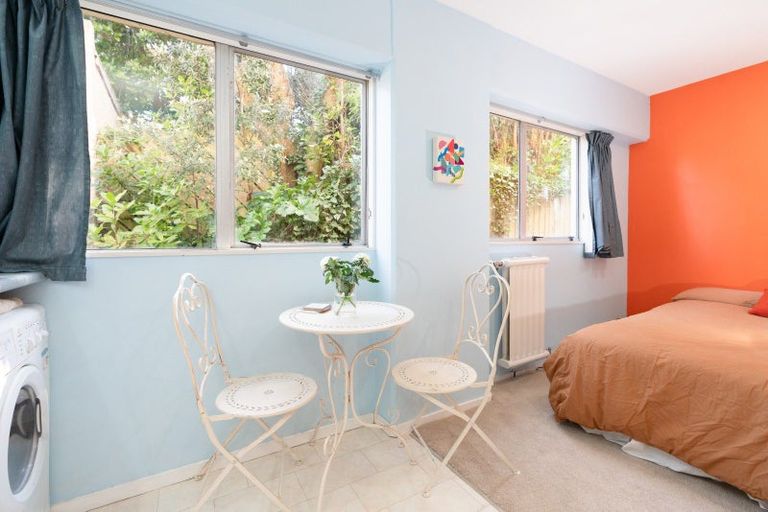 Photo of property in Capital Hill Apartments, 12/54 Hill Street, Thorndon, Wellington, 6011