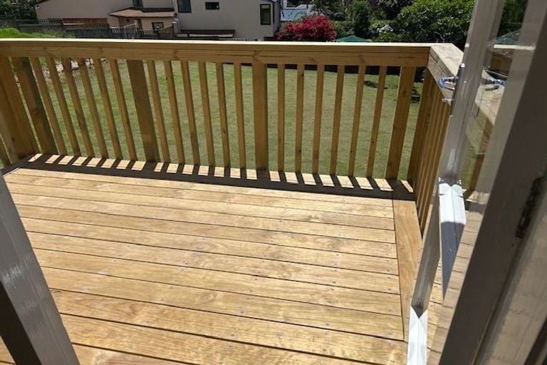 Photo of property in 2/70 Gladstone Road, Northcote, Auckland, 0627