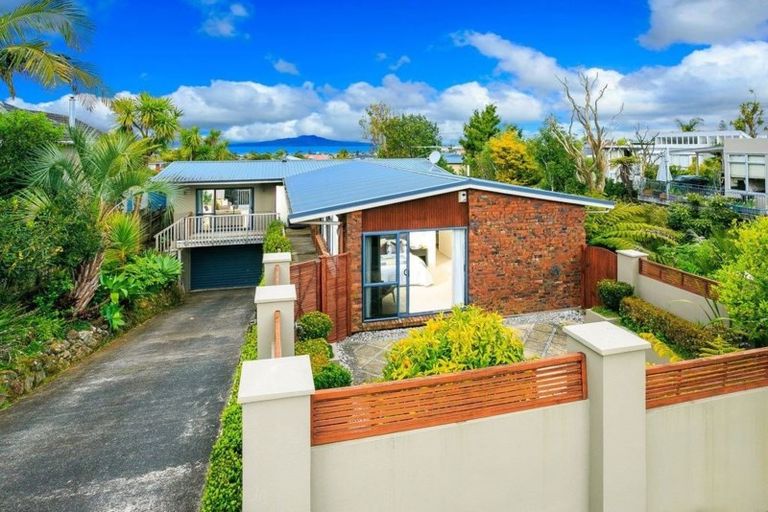 Photo of property in 88 Parr Terrace, Castor Bay, Auckland, 0620