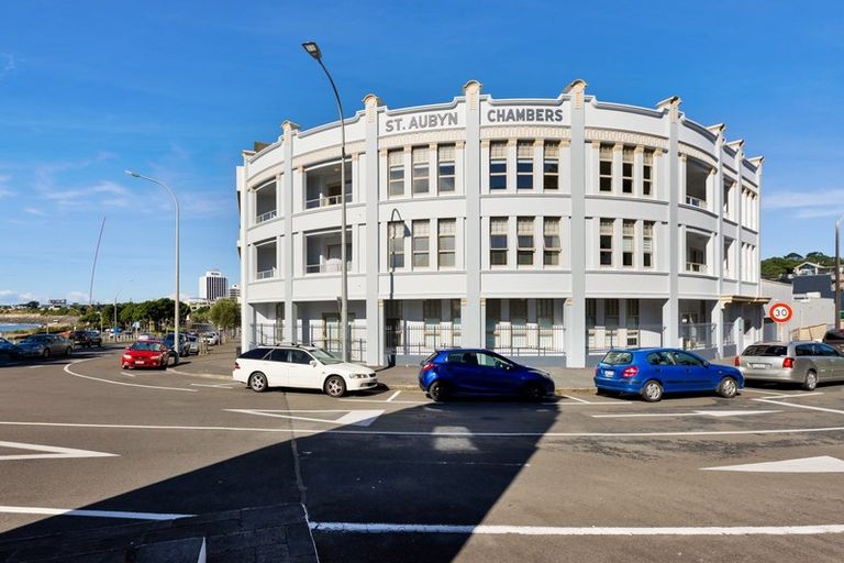 Photo of property in 1e Queen Street, New Plymouth, 4310