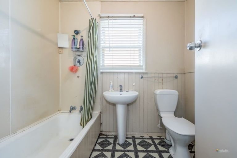 Photo of property in 15 Gardiner Grove, Wainuiomata, Lower Hutt, 5014