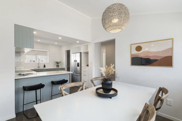 Photo of property in 2/26 Manly Esplanade, Browns Bay, Auckland, 0630