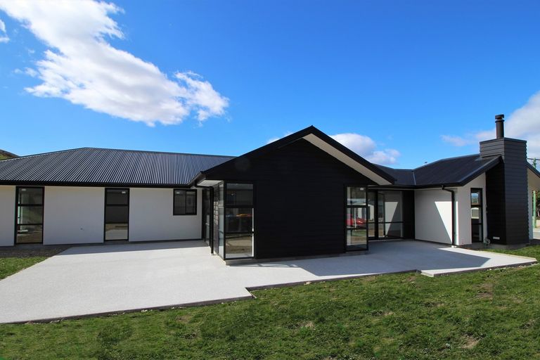 Photo of property in 76 Shields Street, Clyde, 9330