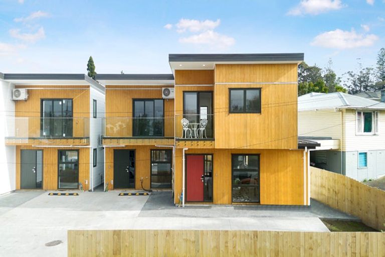 Photo of property in 3/13 Sarona Avenue, Glen Eden, Auckland, 0602