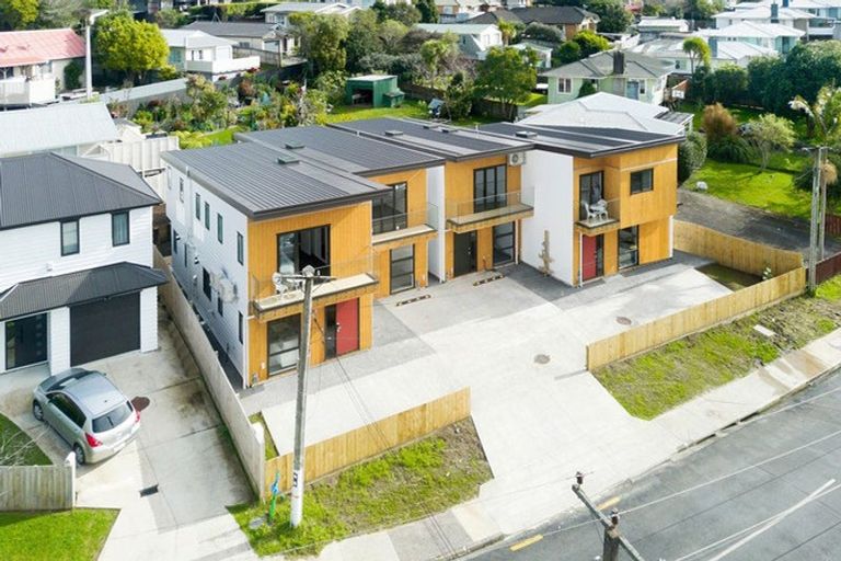 Photo of property in 3/13 Sarona Avenue, Glen Eden, Auckland, 0602