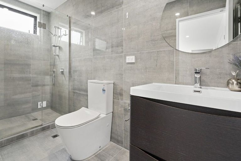 Photo of property in 17b Seymour Road, Sunnyvale, Auckland, 0612