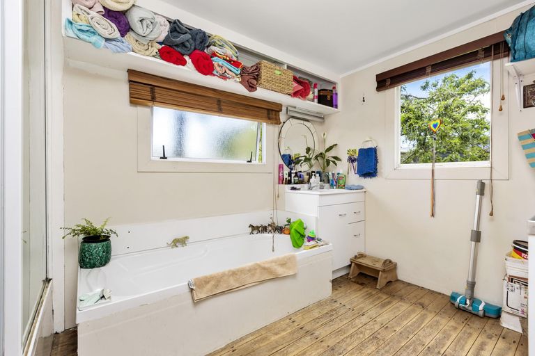 Photo of property in 14 Smith Street, Raglan, 3225