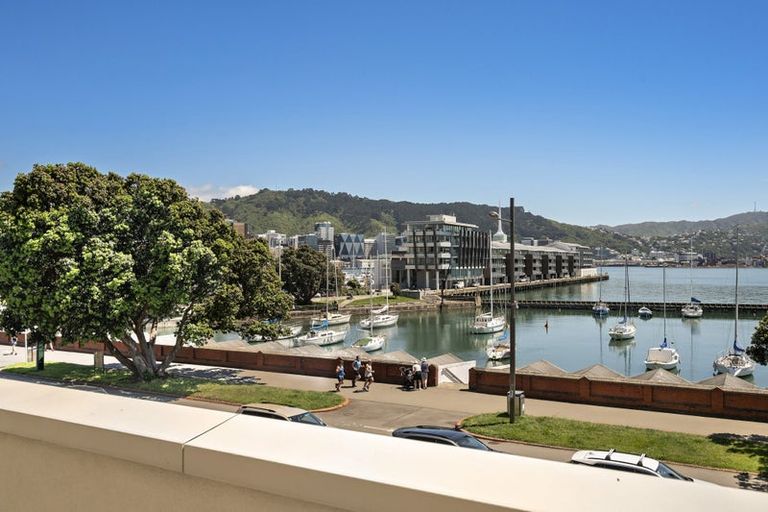 Photo of property in 90 Oriental Parade, Oriental Bay, Wellington, 6011