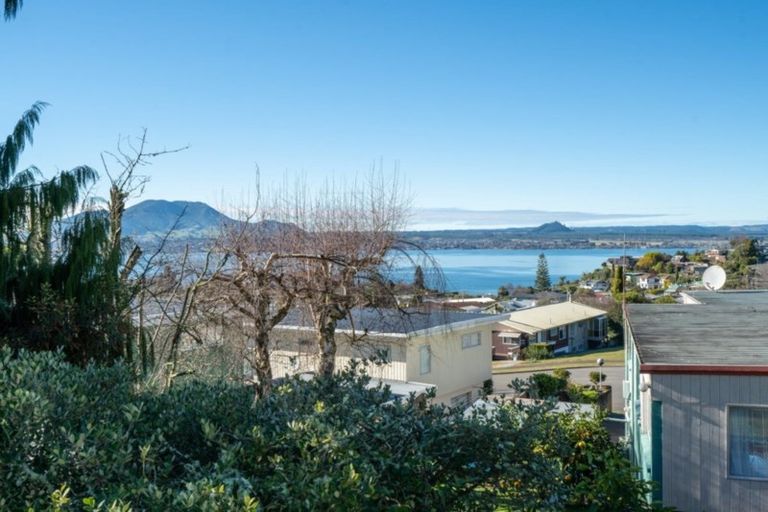 Photo of property in 11 Cherry Lane, Acacia Bay, Taupo, 3330