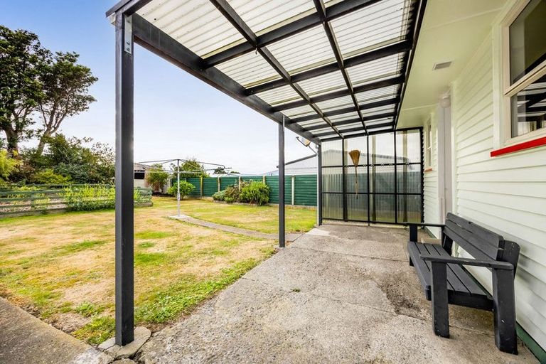 Photo of property in 2 Charles Major Place, Hawera, 4610