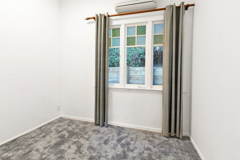 Photo of property in 6 Governor Road, Northland, Wellington, 6012