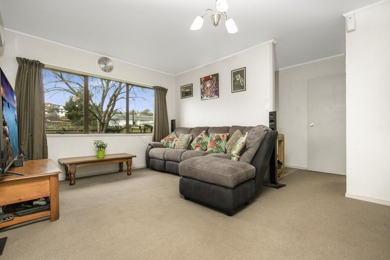 Photo of property in 12 Tilbrook Place, Papakura, 2110