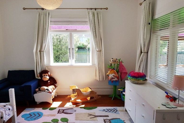 Photo of property in 10/27 Nikau Street, New Lynn, Auckland, 0600