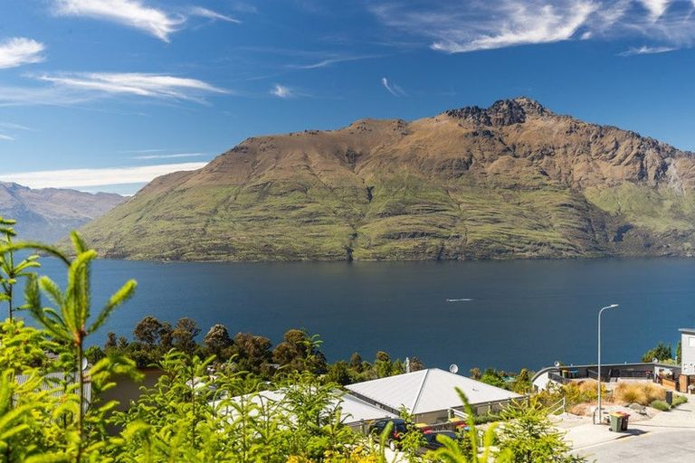 Photo of property in 67 Dart Place, Fernhill, Queenstown, 9300