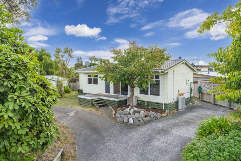 Photo of property in 16 Te Hatepe Avenue, Taupo, 3330