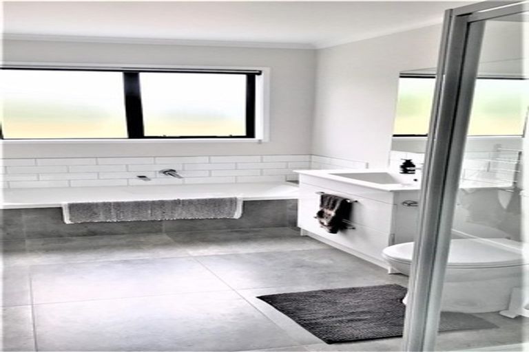 Photo of property in 310a Lakes Boulevard, Pyes Pa, Tauranga, 3112