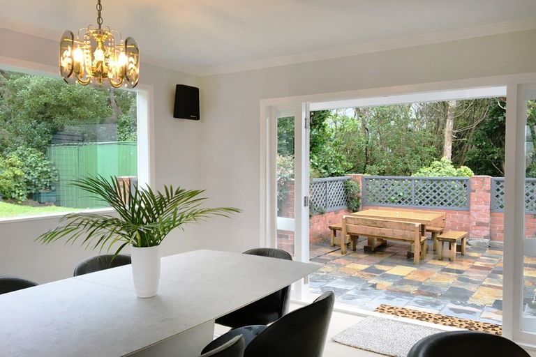 Photo of property in 6 Winston Street, Crofton Downs, Wellington, 6035