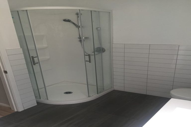 Photo of property in 1 Heaton Grove, Chatswood, Auckland, 0626