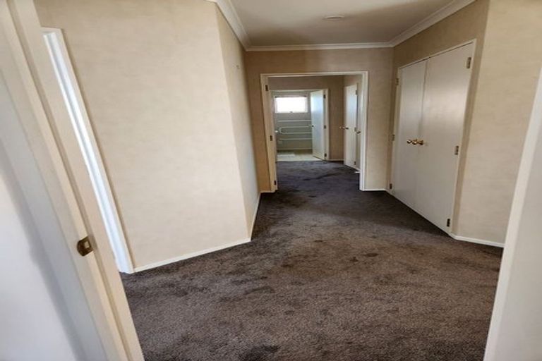 Photo of property in 8 Dainton Place, New Lynn, Auckland, 0600