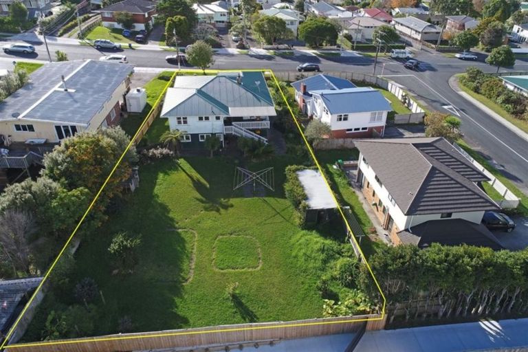 Photo of property in 72 Waimumu Road, Massey, Auckland, 0614