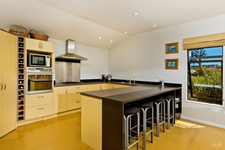 Photo of property in 562 Oaia Road, Muriwai, Waimauku, 0881