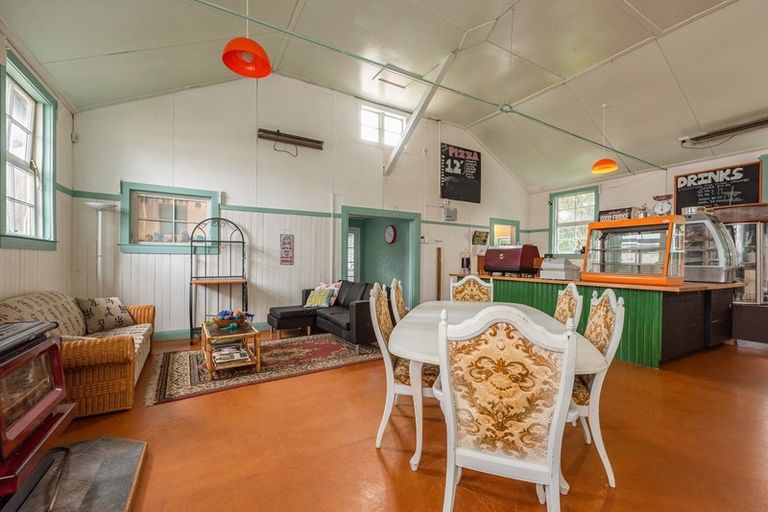 Photo of property in 84 Moana Street, Otaki Beach, Otaki, 5512