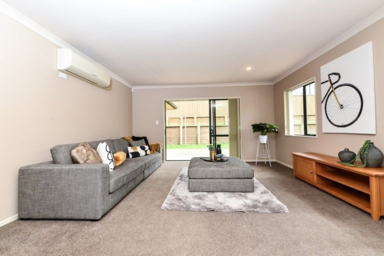 Photo of property in 90 Farnborough Drive, Grandview Heights, Hamilton, 3200