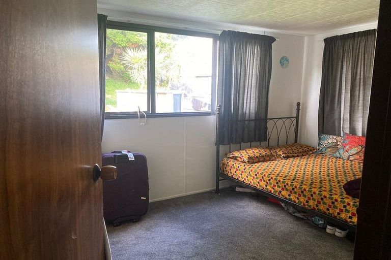 Photo of property in 1 Mcmanaway Grove, Stokes Valley, Lower Hutt, 5019