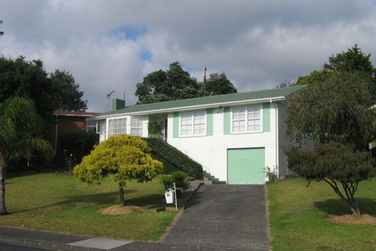 Photo of property in 12 Normanton Street, Glenfield, Auckland, 0629