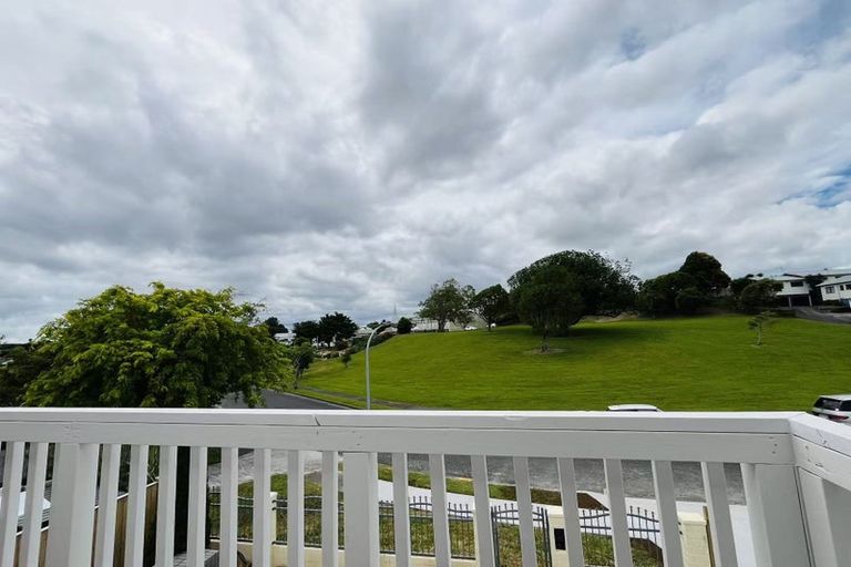 Photo of property in 15 Aronia Way, Goodwood Heights, Auckland, 2105