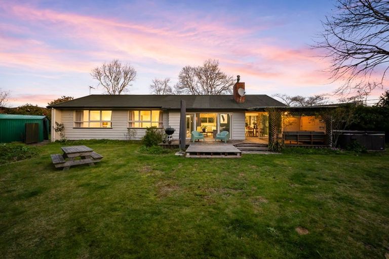 Photo of property in 102 Paparoa Street, Papanui, Christchurch, 8053