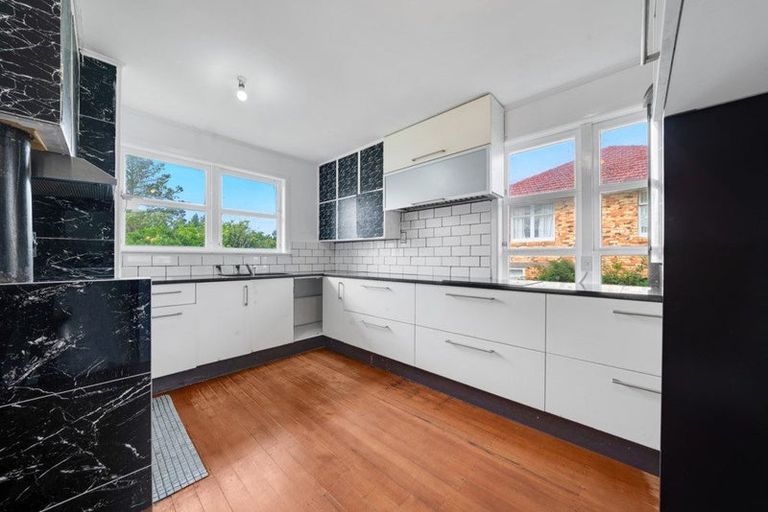 Photo of property in 52 Seymour Road, Sunnyvale, Auckland, 0612